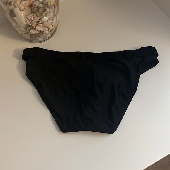 5/$20 🛍 Black belted bikini bottom - Picture 4 of 4